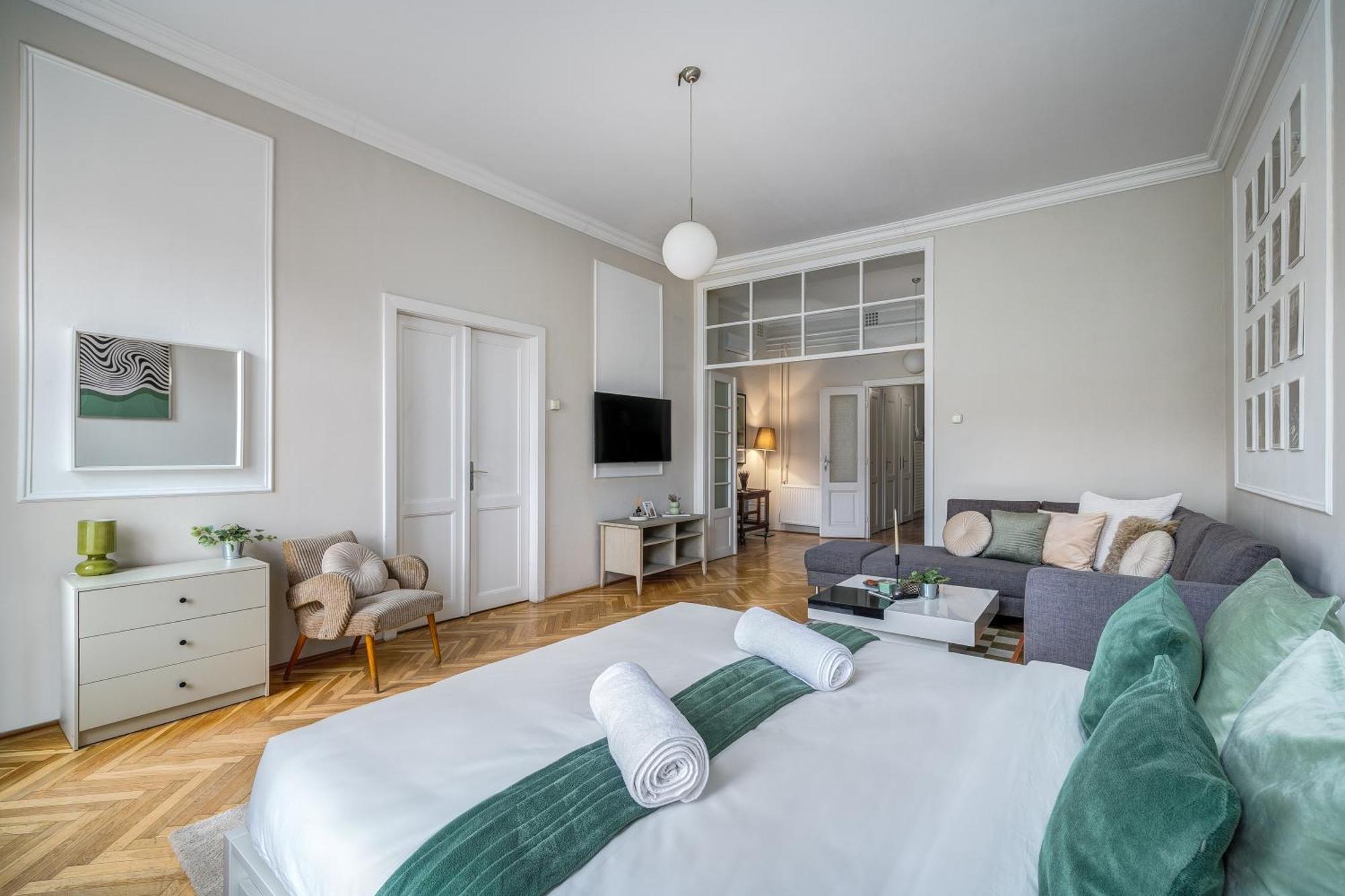 Jokai Hideaway Apartment Budapest Bagian luar foto