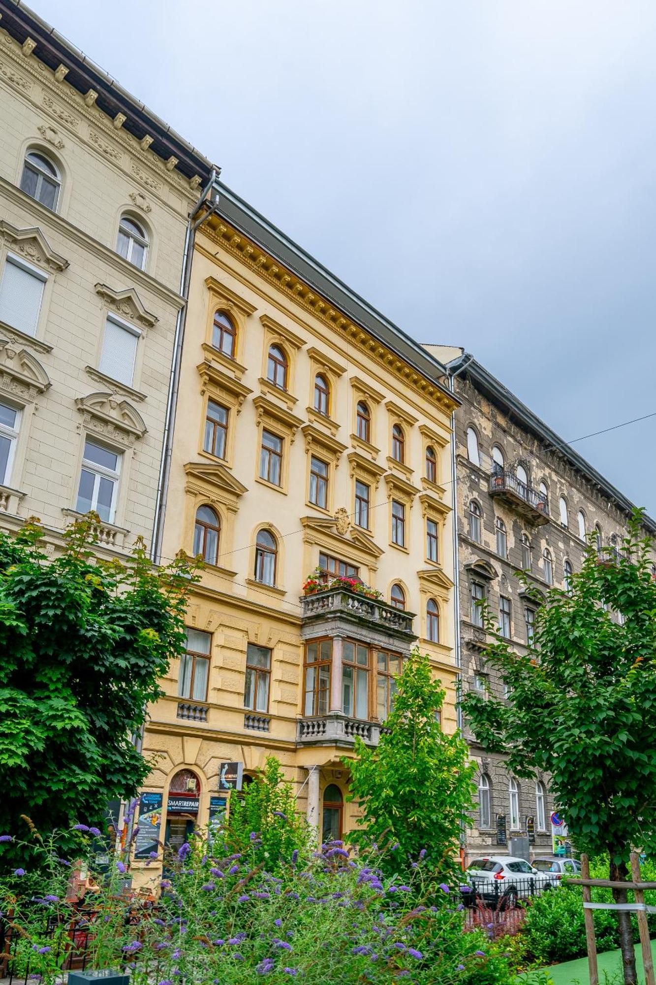 Jokai Hideaway Apartment Budapest Bagian luar foto